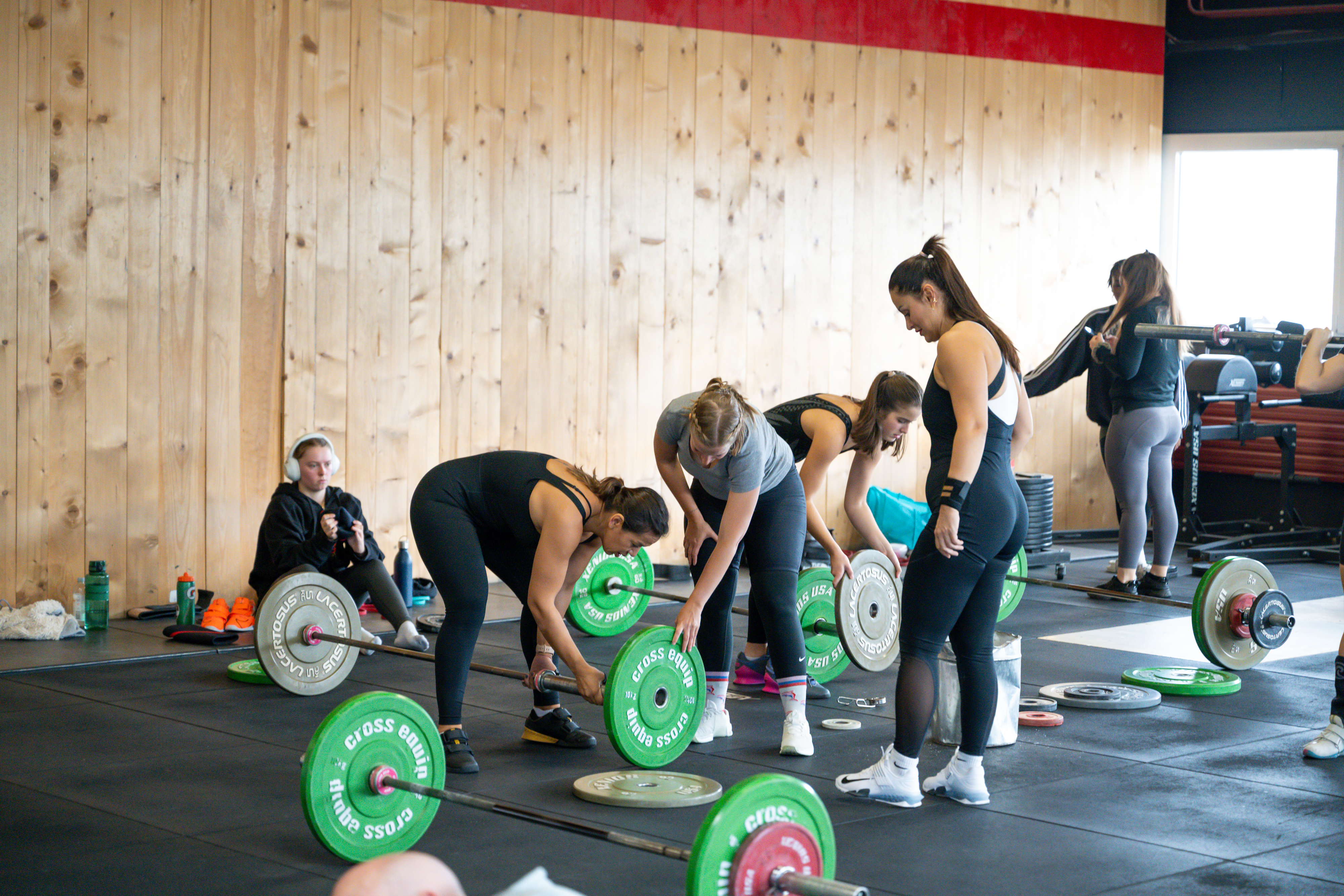 20241109 sarine barbel compete 125 DSC 6210